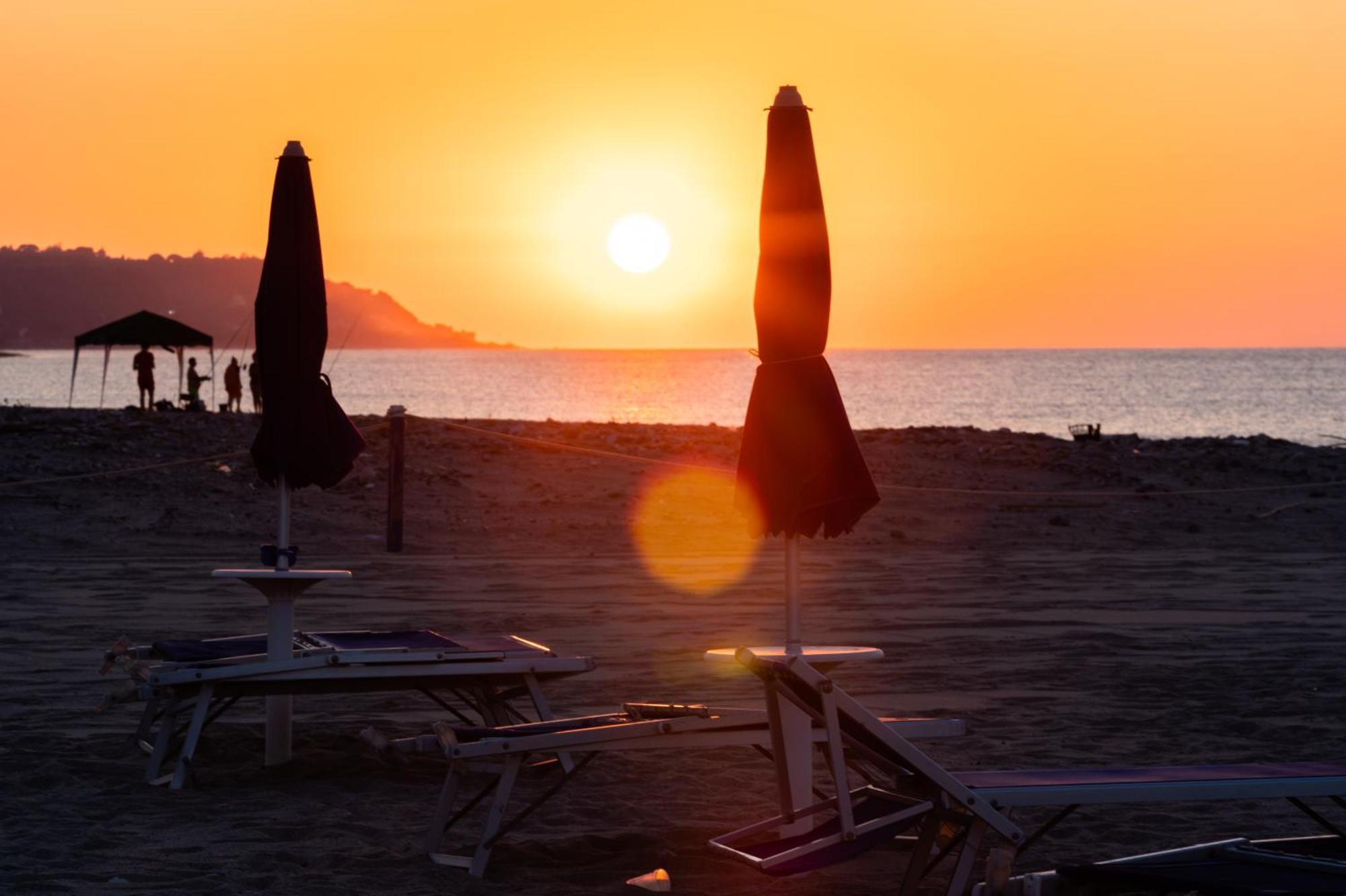 Le Dune Beach Club Messina Esterno foto